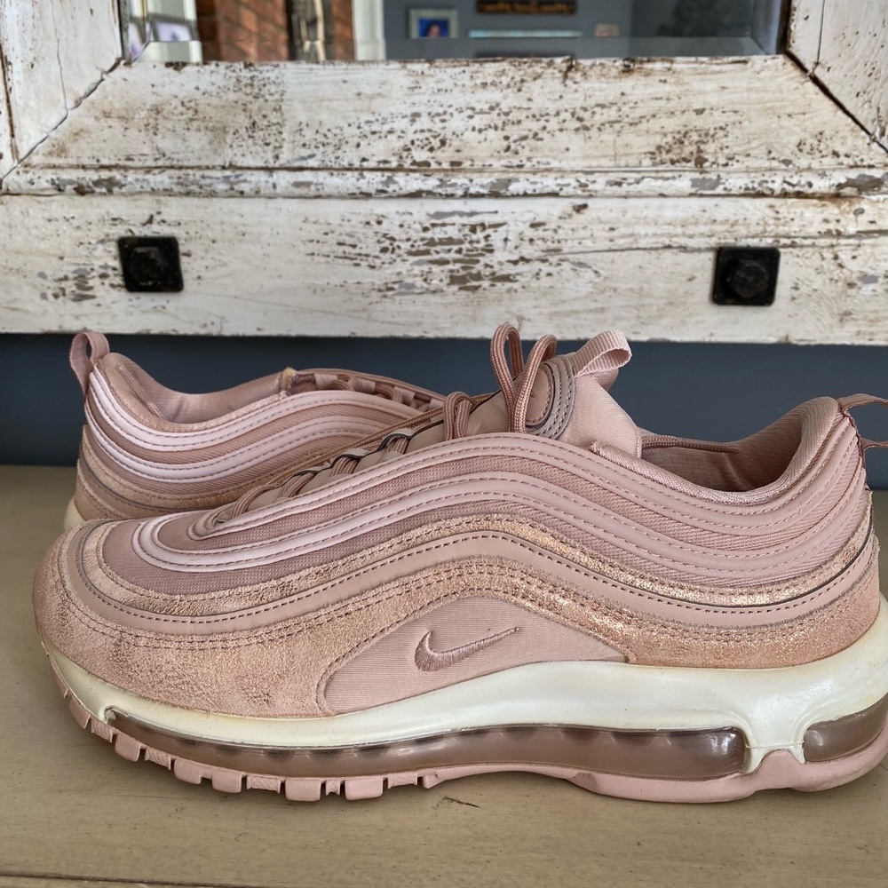 Nike Pink Air Max
